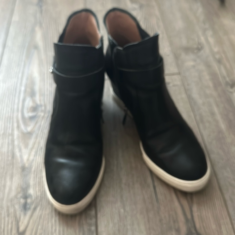 Wedge leather shoes